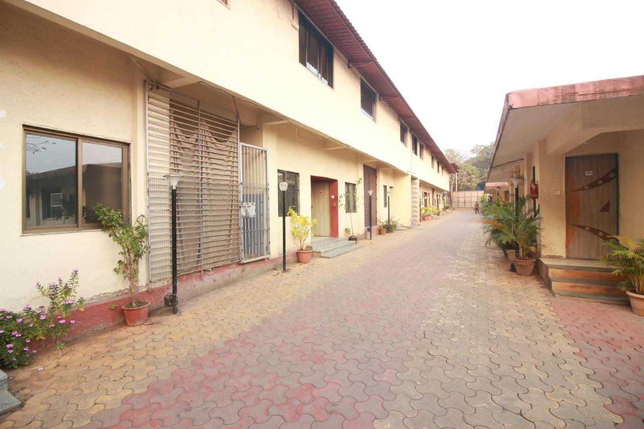 Hotel Nest Inn Residency Bhiwandi Esterno foto