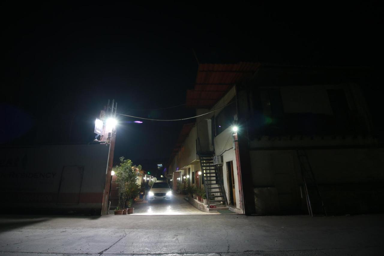Hotel Nest Inn Residency Bhiwandi Esterno foto